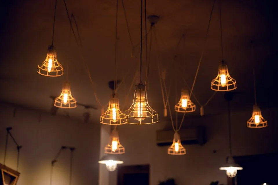 Lampy wiszące - zalety i wady