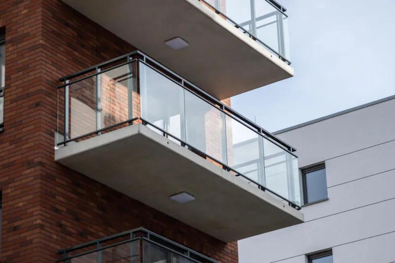 Jak zabudować swój balkon w wielopiętrowym bloku?